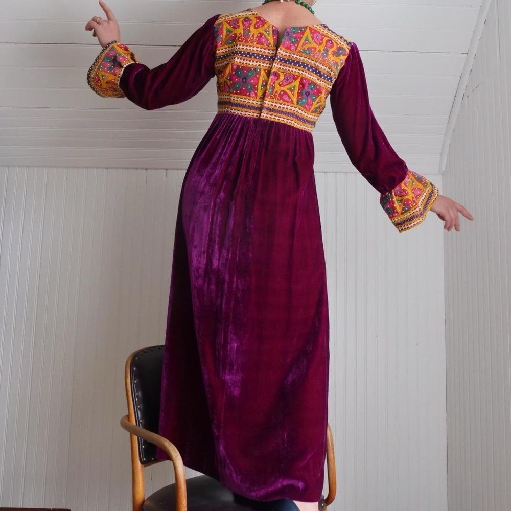 Beautiful rare 70s velvet‎ a embroidered maxi dress - Picture 8 of 11